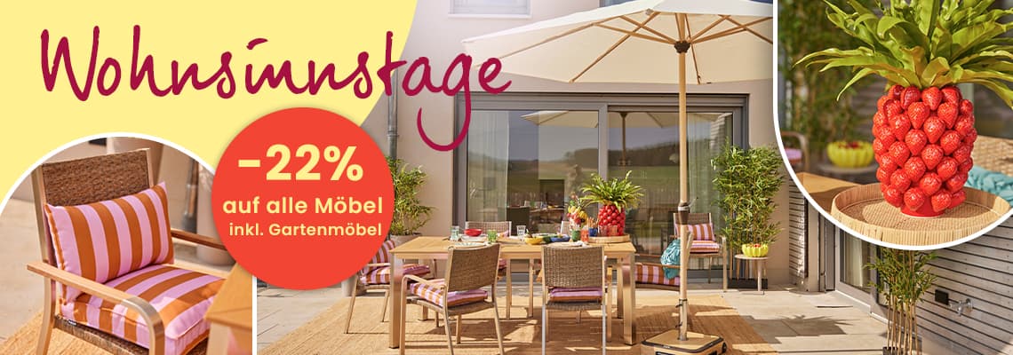 Wohnsinnstage – 22 % auf alle Möbel inkl. Gartenmöbel – gedeckter Gartentisch mit Stühlen unter großem Sonnenschirm